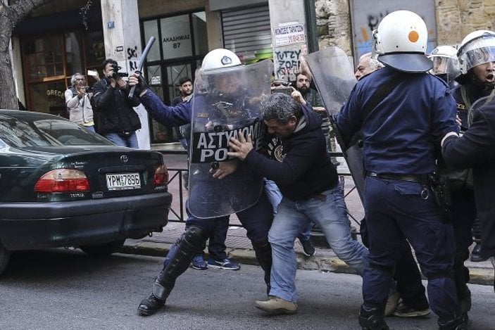 Yunanistan sokakları yine karıştı