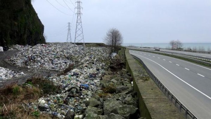Karadeniz sahil yolu, çöp deposu oldu