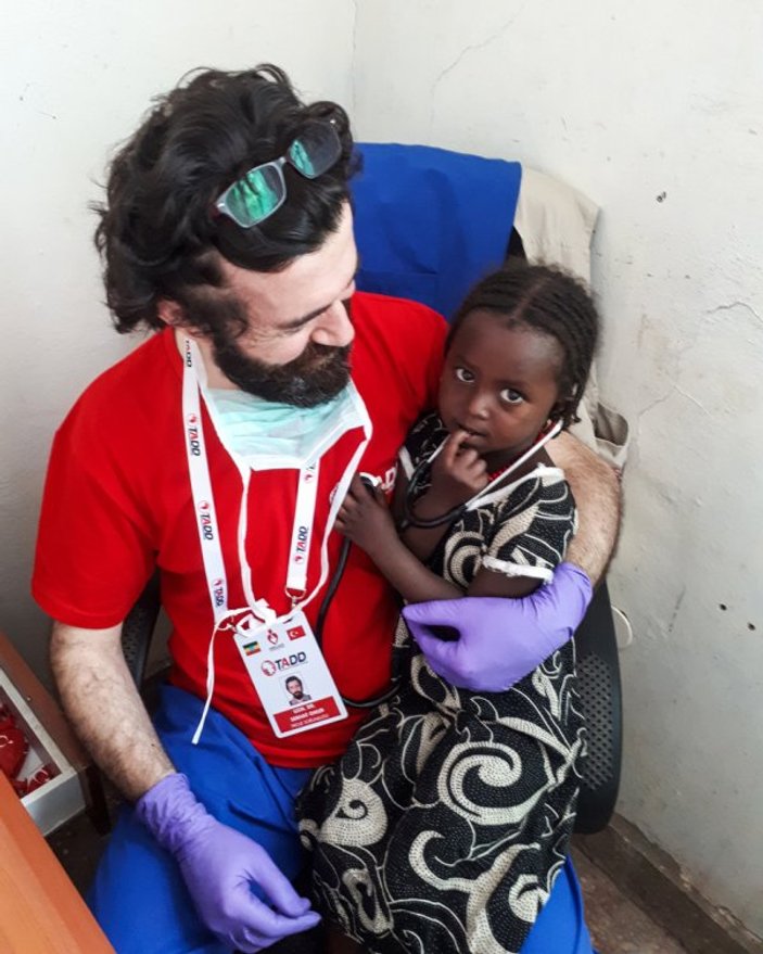 Gönüllü doktor 'bir daha asla' dediği Afrika'dan kopamadı