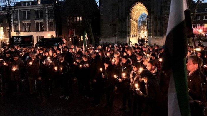 Hollanda'da 'Suriye için ışık' gösterisi