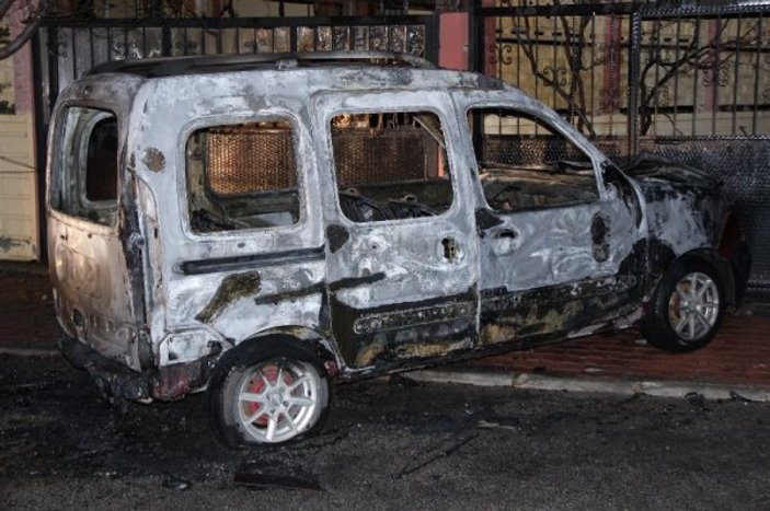 Konya'da park halindeki hafif ticari araç kundaklandı
