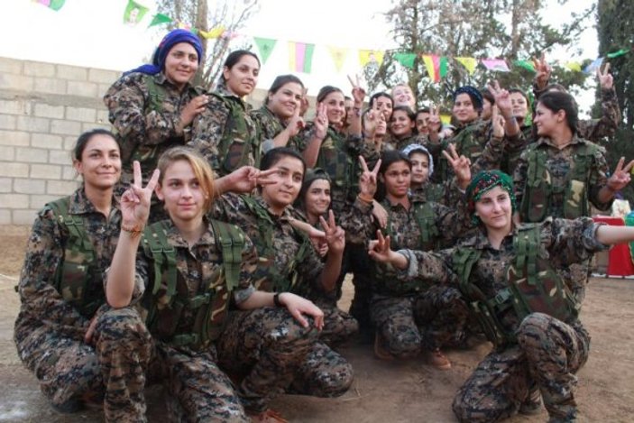 Afrin'e gelirken poz veren YPG'li kadın teröristler öldürüldü