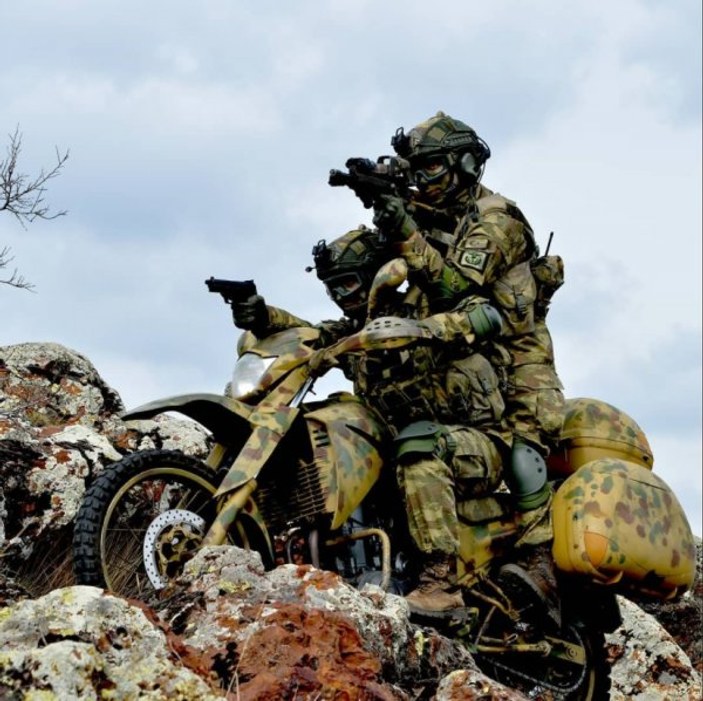 Afrin'de Mehmetçik motorlarla teröristlerin peşinde