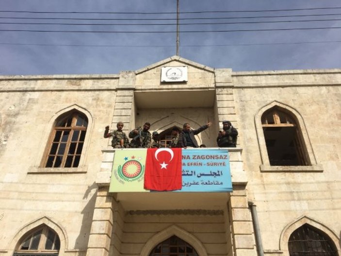 Afrin'e Türk bayrağı dikildi