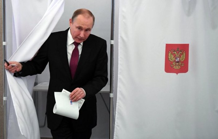 Putin oy kullandı