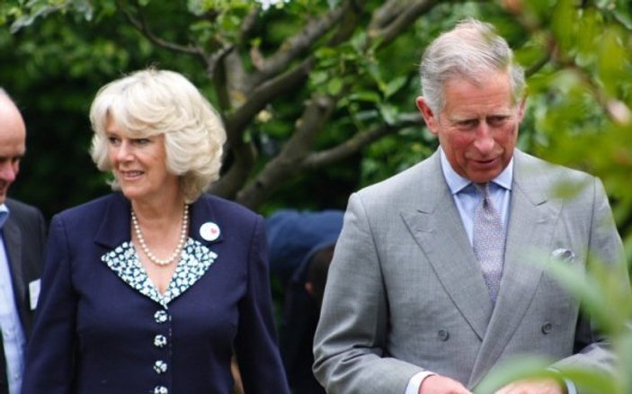 Prens Charles eşini kraliçe yapmak istiyor
