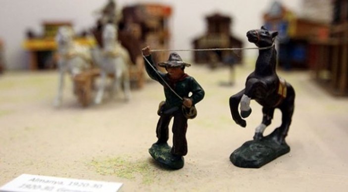 Üç asırlık oyuncaklar müzede sergileniyor