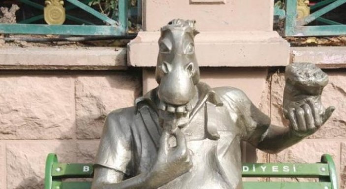 Eskişehir'e sarhoş adam heykeli