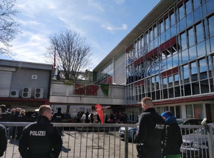 Teröristler Almanya'da SPD binasını bastı