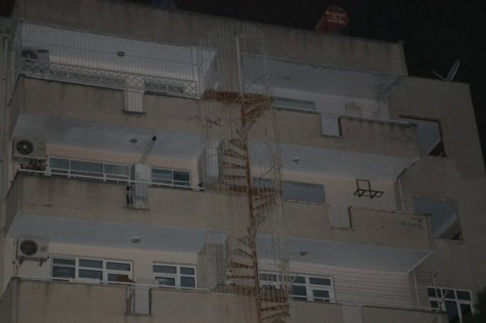 Müteahhitle anlaşamayan apartman sakinleri karanlıkta kaldı