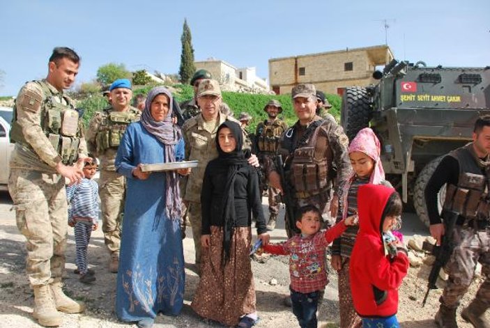 TSK, Afrin'de sivillerin sorunlarını dinliyor