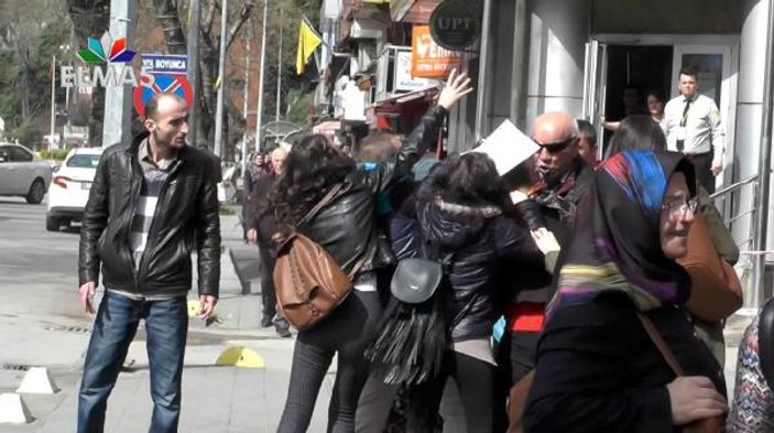 Sokak ortasında kavga eden kadınları polis ayırdı