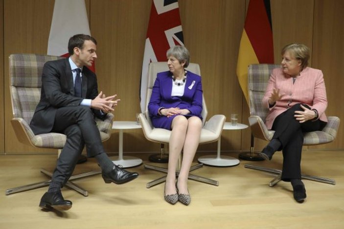 May, Merkel ve Macron'dan Rusya görüşmesi