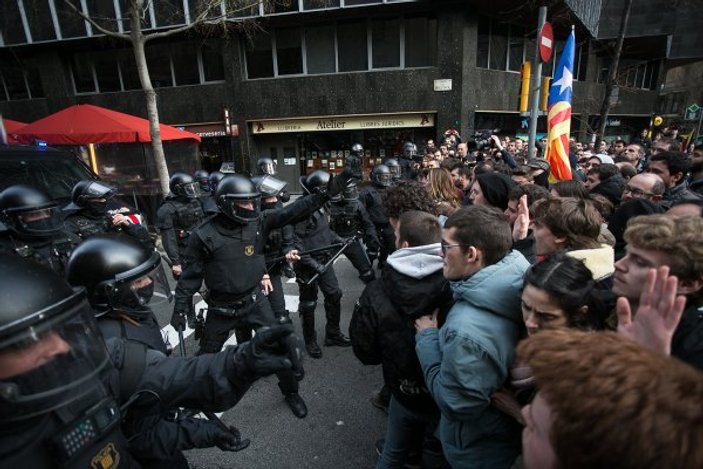 Puigdemont gözaltına alındı, İspanya karıştı