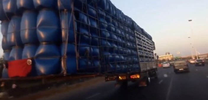 Tayland'da kamyonun şaşkına çeviren yükü