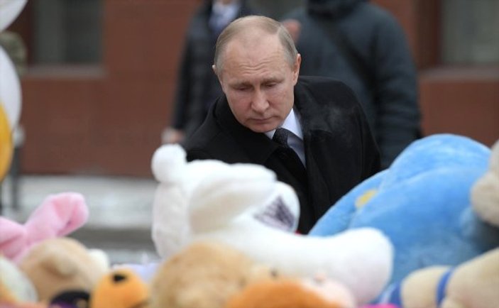 Putin AVM yangınında ölenleri andı