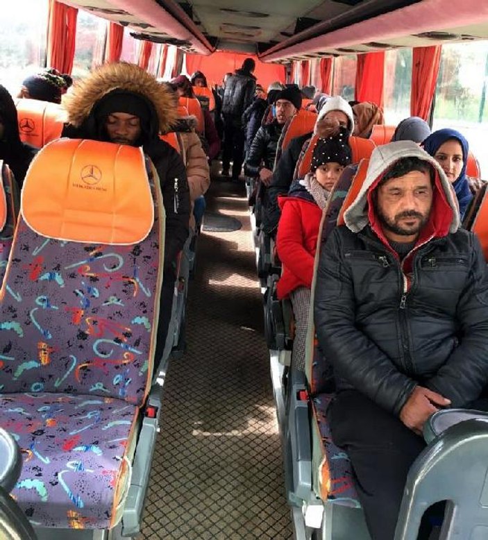 İzmir'de 42 kaçak ve 2 organizatör yakalandı