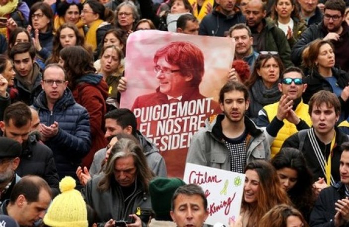 Puigdemont’un tutukluluk süresi uzatıldı