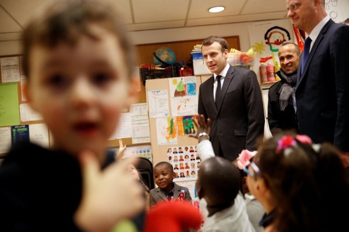 Fransa'da zorunlu eğitim yaşı 3'e düşürülüyor