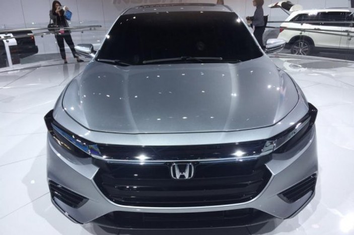 Honda yeni lüks sedanını tanıtıyor