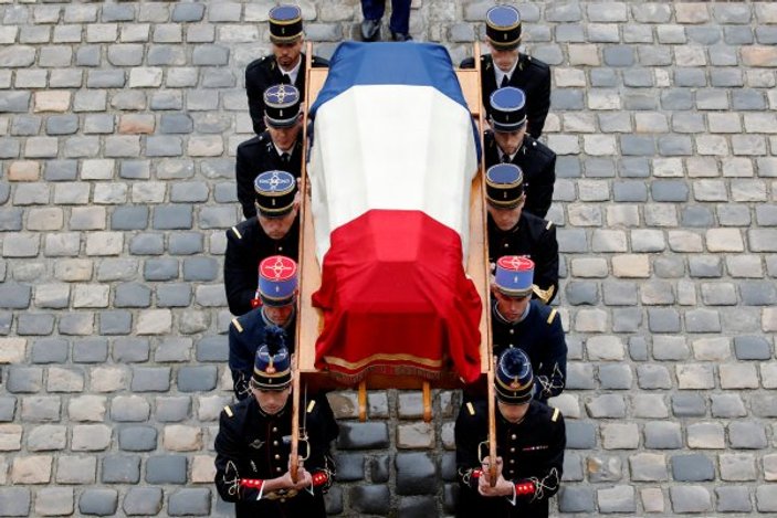 Fransa kahraman jandarmasına veda etti