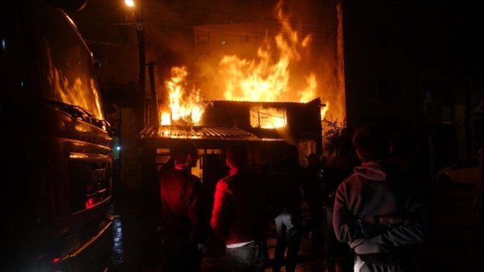 Bursa'da bir ev ve iki iş yeri yandı