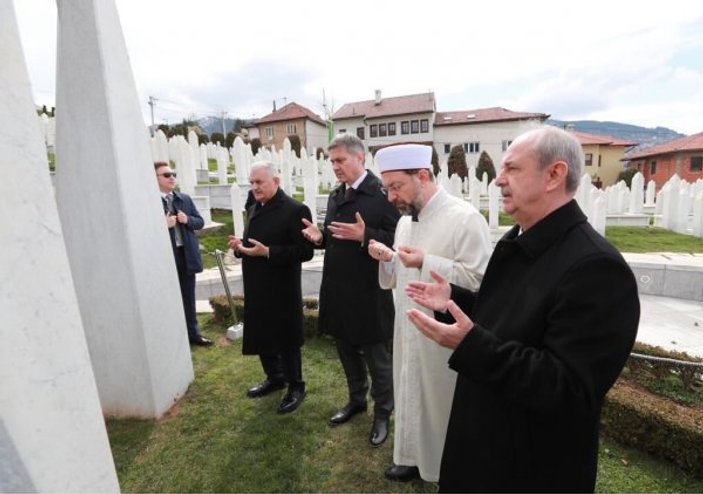 Başbakan Yıldırım Saraybosna'daki şehitliği ziyaret etti