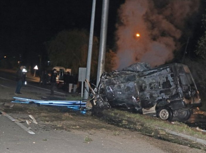 Iğdır'da göçmenleri taşıyan minibüs kaza yaptı: 17 ölü