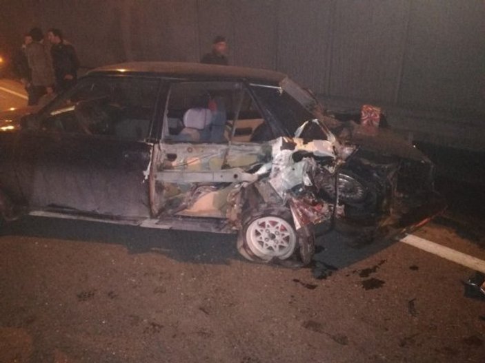Gebze'de makas atan araç kaza yaptı: 3'ü Suriyeli 4 yaralı