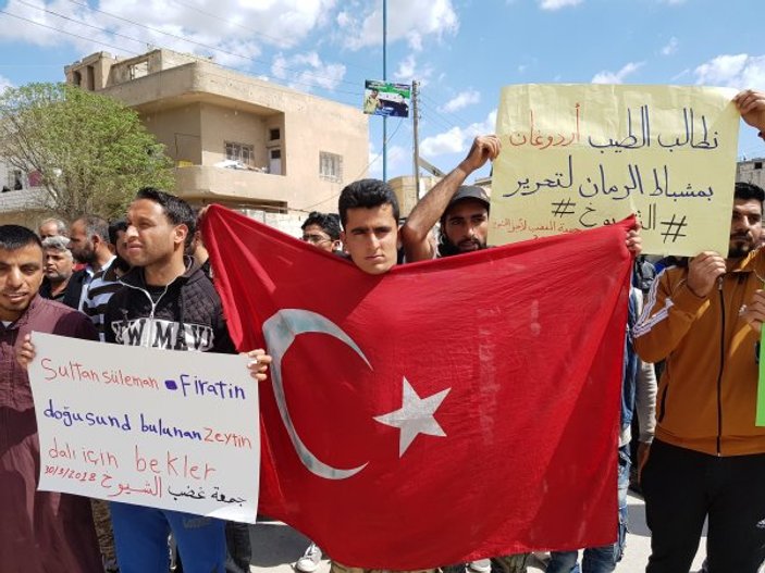 Cerablus'ta TSK'ya Türk bayrağıyla destek verildi