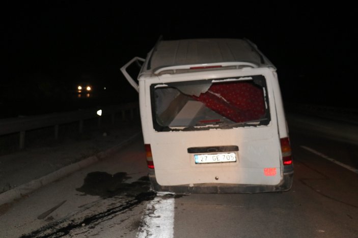 Gaziantep’te otomobille kamyonet çarpıştı: 2 ölü 8 yaralı