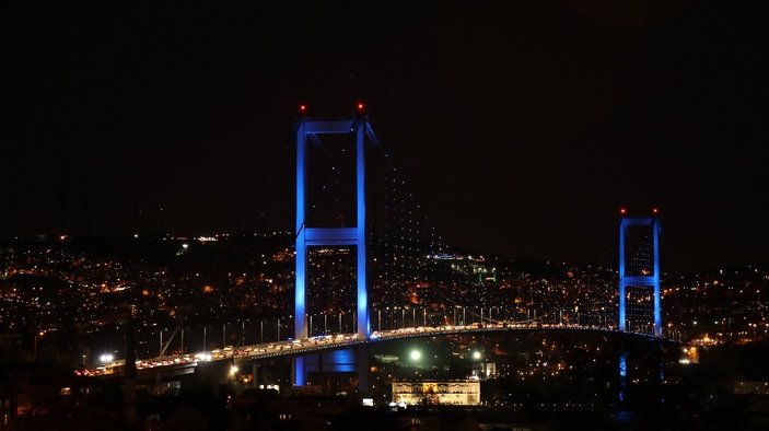 İstanbul maviye büründü