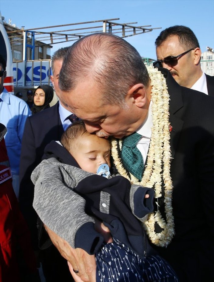 Cumhurbaşkanı Erdoğan Kerim bebek ile görüştü