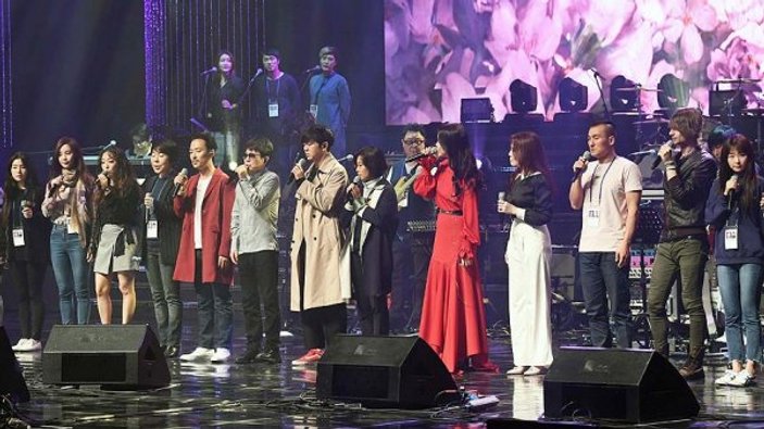 Güney Koreli şarkıcılar Kuzey Kore'de sahne aldı