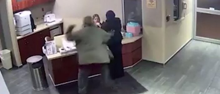 ABD'de Müslüman kadına saldırı
