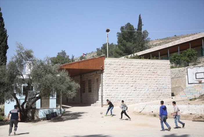 Filistinli öğrenciler eğitimlerine devam ediyorlar