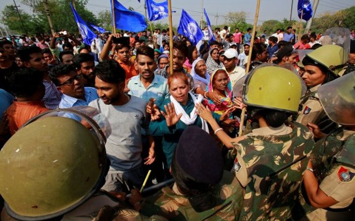 Hindistan'da ayaklanma: 9 ölü