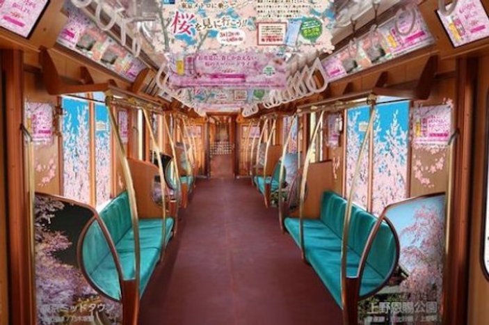 Japonya'da metrolar süslendi