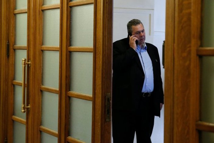 Yunanistan Savunma Bakanı'ndan küstah tehdit
