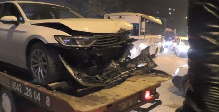 Ağrı'da otomobil refüje çıktı: 1 yaralı