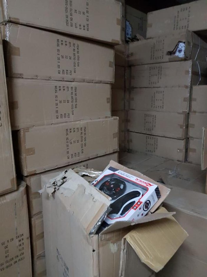 Başakşehir'de 300 bin liralık kaçak oyuncak yakalandı