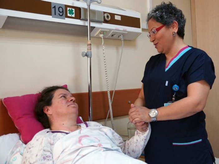 Kanseri yenen hemşire hastalara umut oldu
