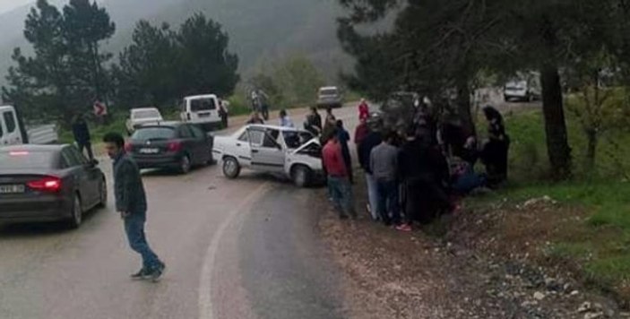 Bursa'da 3 araçlık kaza: 6 kişi yaralandı