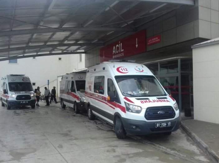 Adana'da öğrenci servisi devrildi: 16 yaralı