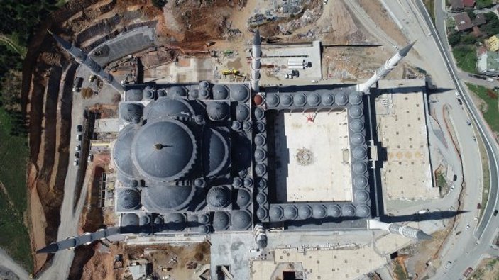 Çamlıca Camii’nin kubbeleri ve minarelerinin yapımı tamamlandı