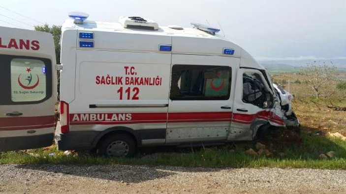 Kahramanmaraş'ta ambulansla minibüs çarpıştı