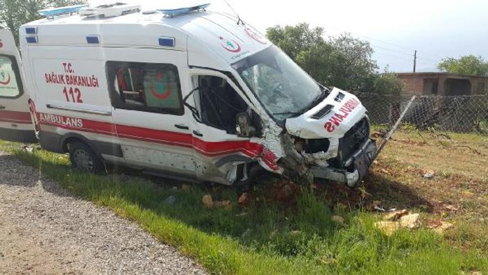 Kahramanmaraş'ta ambulansla minibüs çarpıştı