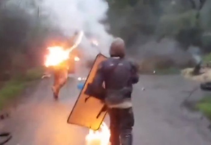Fransa'da gösterici molotofla kendini yaktı