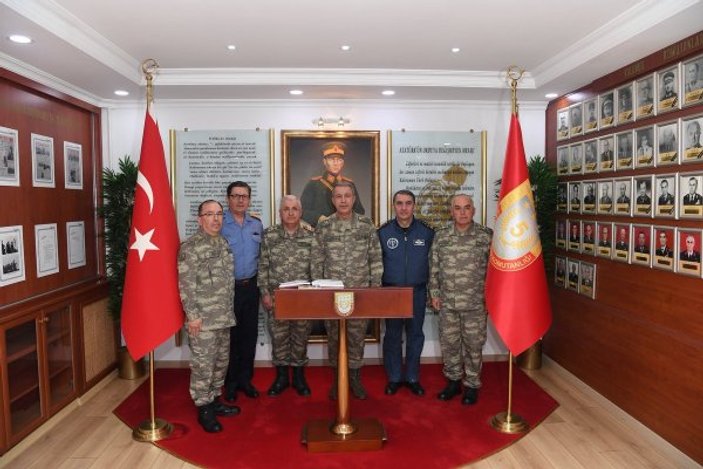 Hulusi Akar, İstanbul ve Çorlu'daki birlikleri ziyaret etti