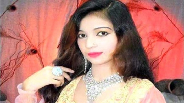 Pakistan'da hamile şarkıcıyı sahnede öldürdüler